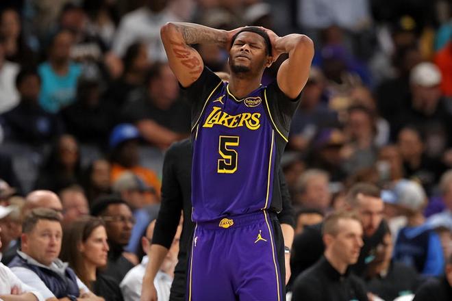 Rookie连续三场比赛得分超过回归赛场，独行侠挑战极限！